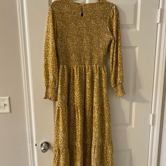 Never worn! Medium maxi dress perfect for fall. - Picture 3 of 3